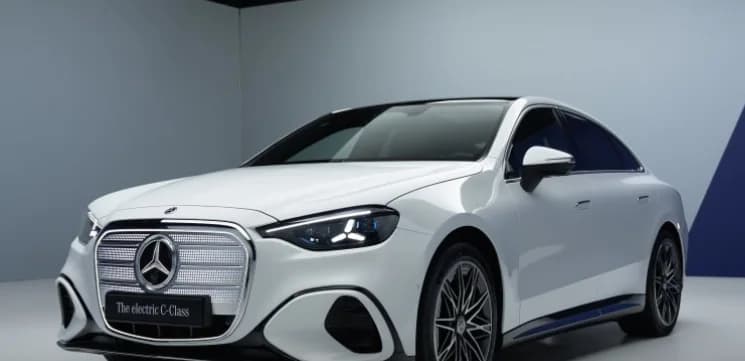 „Mercedes-Benz“ gelbsti taupymas, tačiau Kinijoje – 30 proc. griūtis