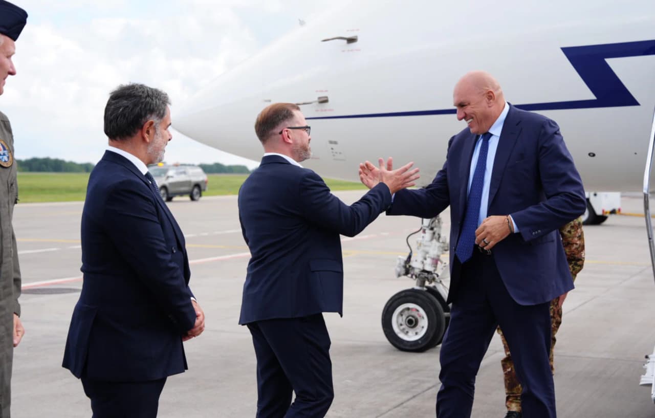 Apdovanoti sėkmingai droną sunaikinę kariai