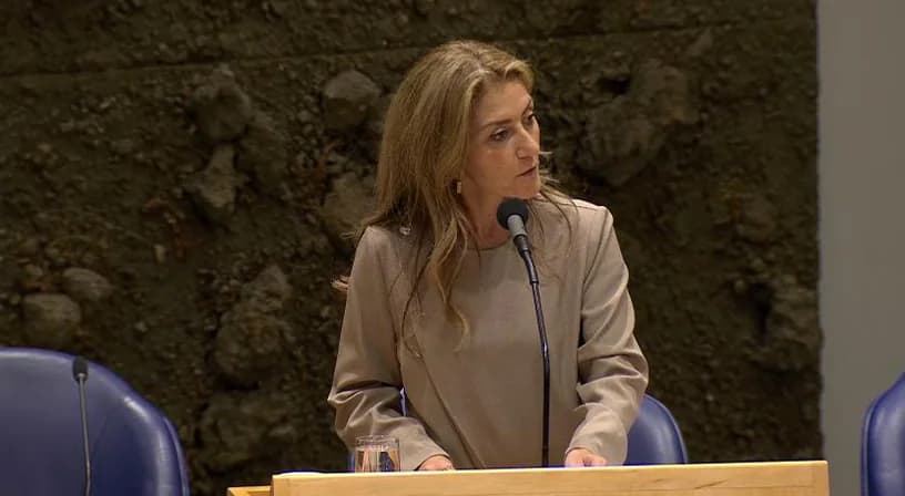 Nyderlandų gynybos ministrė Rusiją pavadino priešu, televizijos apklausoje 89 proc. balsavo priešingai