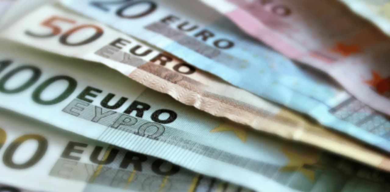 Euro zonai prognozuojamas rekordinis obligacijų leidimas