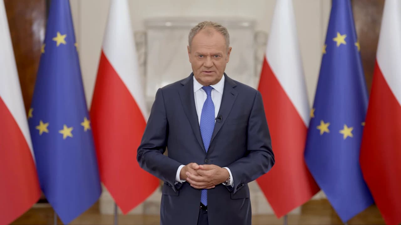 Lenkijos premjeras specialiu kreipimusi į tautą apkaltino prezidentą teisinės valstybės griovimu