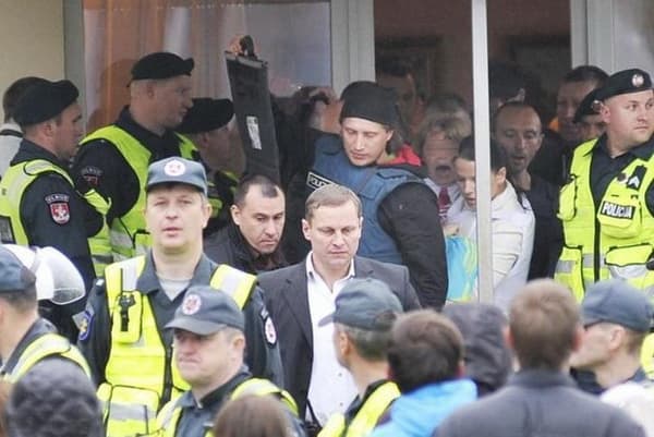 Nors policija ir pasijuto įžeista, tačiau išsamią sąmatą už paslaugas pateikti derėtų