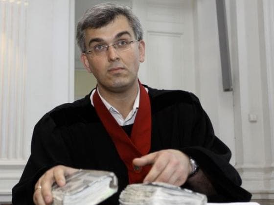Karališkai lėtas teisingumas