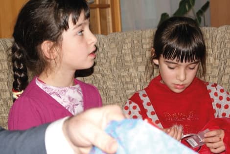 Kas laukia VSD įkaitais tapusių vaikų?