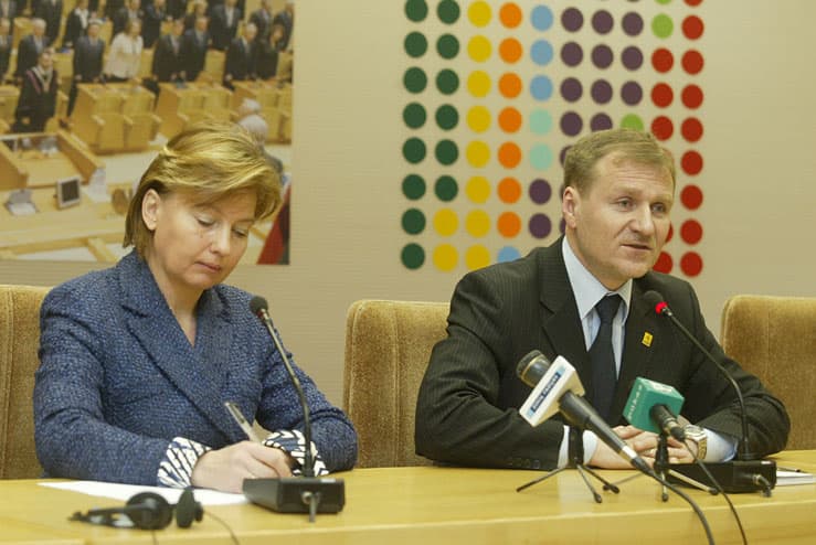 Malonūs prisiminimai: 2005-iais liberalcentristų frakcijos Seime seniūnas Algis Čaplikas buvo kiek jaunesnis, V. Boreikienė - jo pavaduotoja ir G. Kėvišo bendrapartietė, o R. Boreika - FNTT direktorius. Nuotr. Linos Žilytės, lrs.lt.