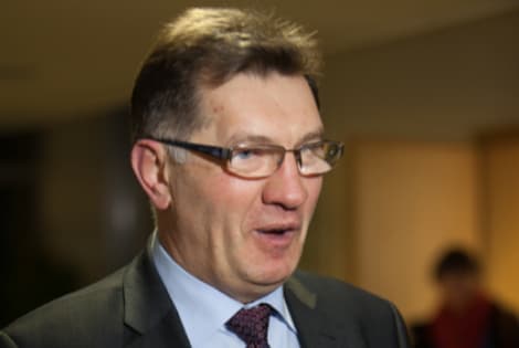Premjero klausiama apie ratus, o jis - apie batus