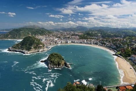 Tarptautinės terorostės E. Kusaitės bendrininkė Aišat Magmadova šiuo metu laisvai gyvena Ispanijoje ir mėgaujasi Viduržemio jūros klimatu. Reikia tikėtis, kad ryžtingomis Generalinės prokuratūros ir asmeniškai jos vadovo Dariaus Valio pastangomis ši veikė