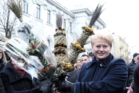 „Kaziuko mugėje įsigijau ir į Vatikaną vešiu daug verbų", - ne taip seniai yra sakiusi prezidentė Dalia Grybauskaitė, kuri savo pažadą vykdo šiomis dienomis. Nuotr. iš prezidentas.lt.