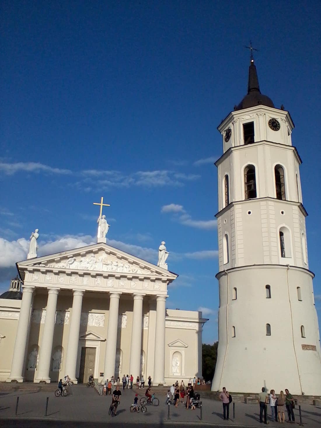Vilniaus katedra ir varpinė. Vilniaus katedra su skulptūromis. E.eu nuotr.