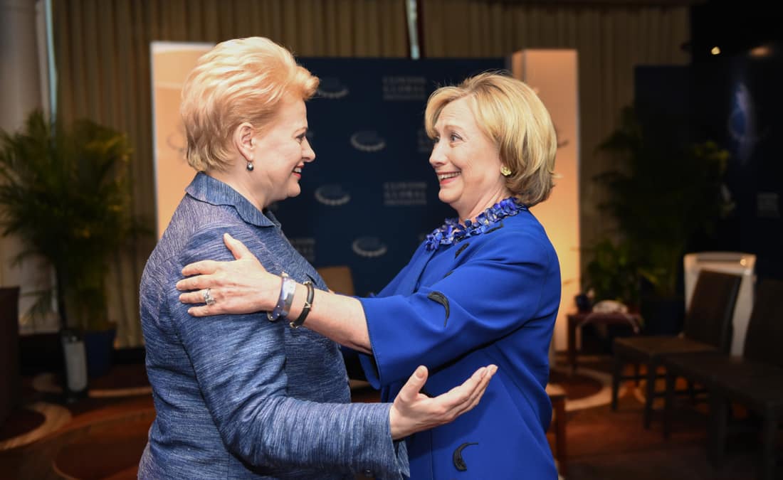 Viešėdama Jungtinėse Valstijose prezidentė susitiko ir su Hillary Clinton. Nuotr. prezidentas.lt
