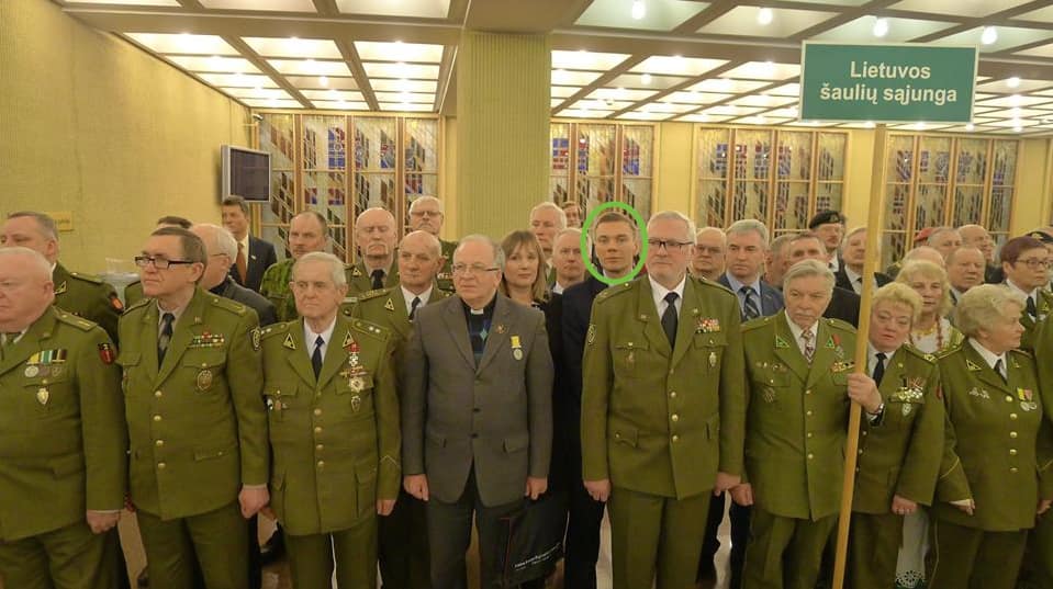 M. Puidokas (žaliu skrituliuku apibraukta galvute). Nuotr. facebook.com