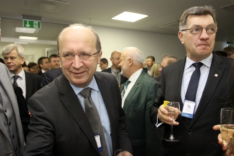 Opozicijos lyderis A. Kubilius ir premjeras A. Butkevičius. Nuotr. Eltos