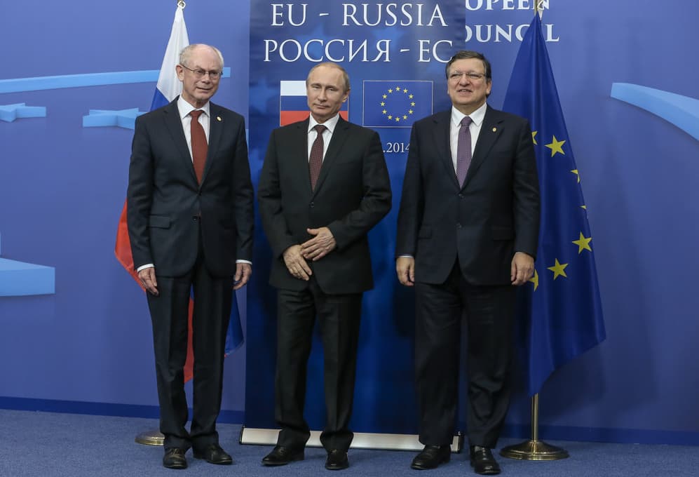 Europos Sąjunga (ES) ir Rusija siekia suartėjimo konflikte dėl Rytų partnerystės su Ukraina. Dvišaliai ES ir Rusijos ekspertų grupei pavesta išanalizuoti siekiamos ES laisvosios prekybos sutarties su Ukraina „ekonominius padarinius”, po susitikimo su Rusijos prezidentu Vladimiru Putinu pareiškė Europos Vadovų Tarybos pirmininkas Hermanas Van Rompėjus (Herman Van Rompuy). Nuotr. EPA-ELTA