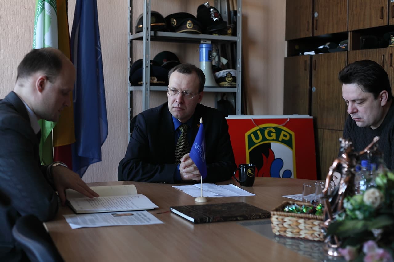 Seimo narys, kandidatas į LR prezidentus Naglis Puteikis su pareigūnų profsąjungos atstovais