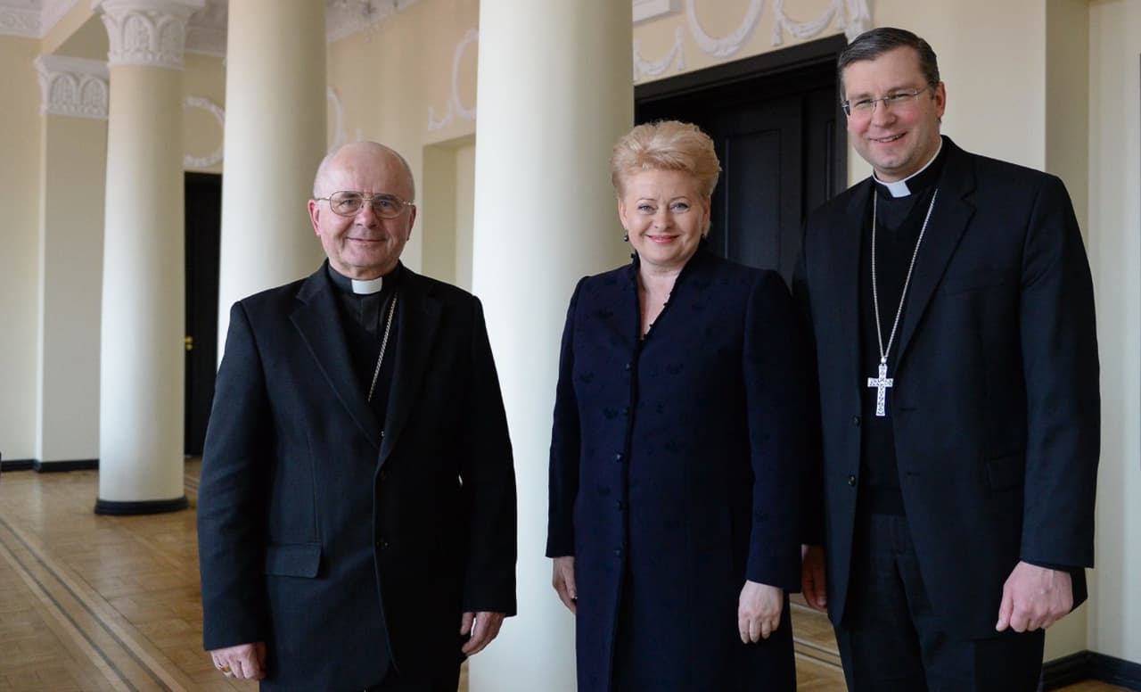 Prezidentė Dalia Grybauskaitė kovo 15 d. pasikalbėjo su Kauno arkivyskupu Sigitu Tamkevičiumi ir vyskupu Kęstučiu Kėvalu. Nuotr. facebook.com