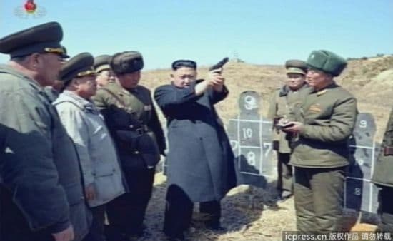 Šaudymo meno mokytis, prižiūrint Vadui, teko Kim Jong Suko karinių jūrų pajėgų universiteto ir Kim Chaeko karinių oro pajėgų universiteto dėstytojams