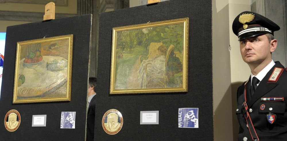 Prieš keturis dešimtmečius pavogti P. Gauguino ir P. Bonnardo paveikslai aptikti Italijoje. EPA-Eltos nuotr.