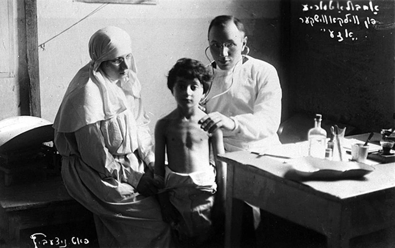Daktaras B. Šapiro klinikoje Vilkaviškyje, 1920 m.