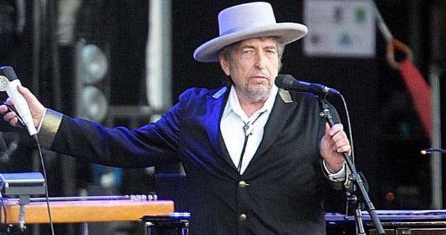 Bobas Dylanas: "Pasaulio vadai nesiklauso muzikos"