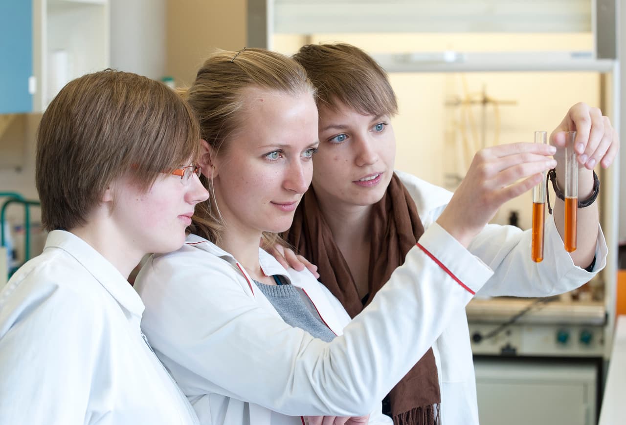 Novatoriški studentų verslai: robotika, DNR tyrimai, valymas augalais
