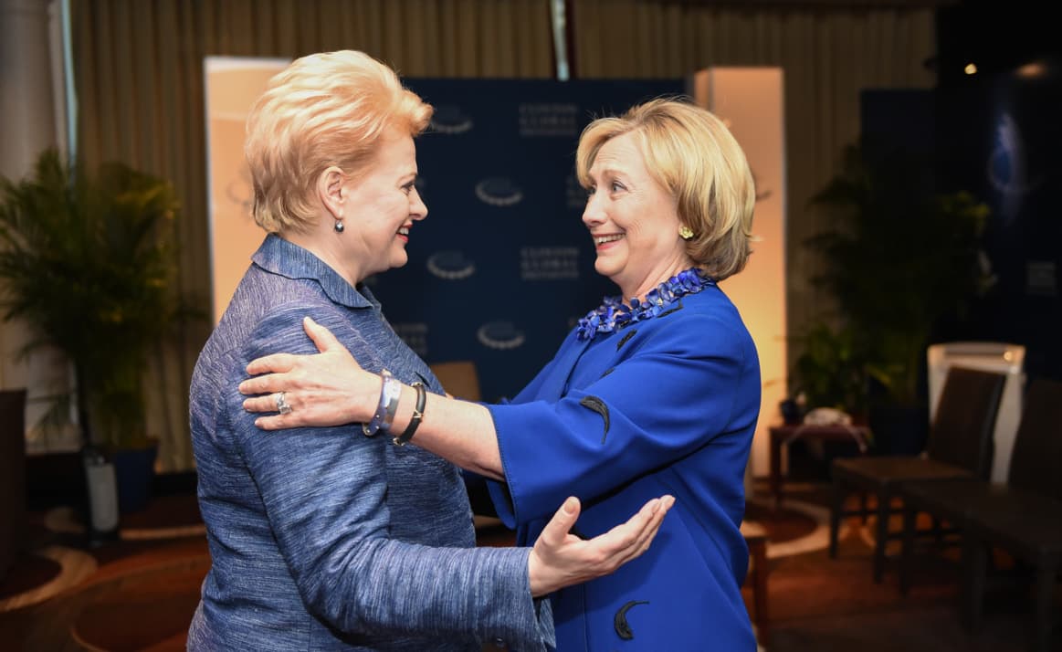 Viešėdama Jungtinėse Valstijose prezidentė susitiko ir su Hillary Clinton. Nuotr. prezidentas.lt
