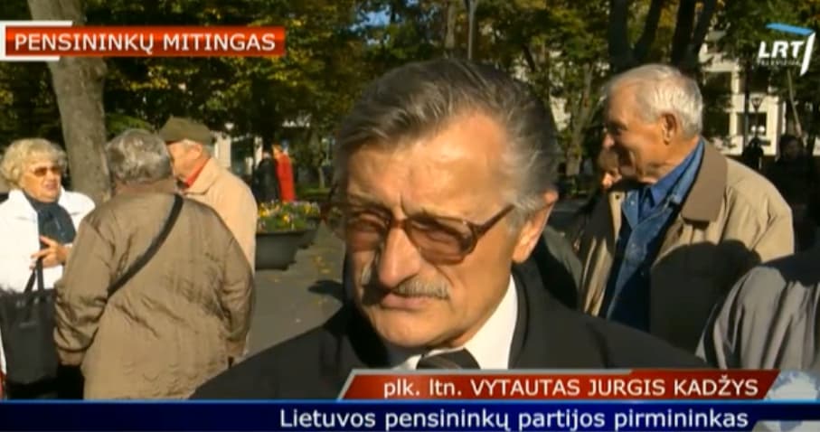 Lietuvos pensininkų partijos pirmininkas Vytautas Jurgis Kadžys, net 23-jus metus tarnavo sovietinėje armijoje, atskleidė R. Juknevičienė.