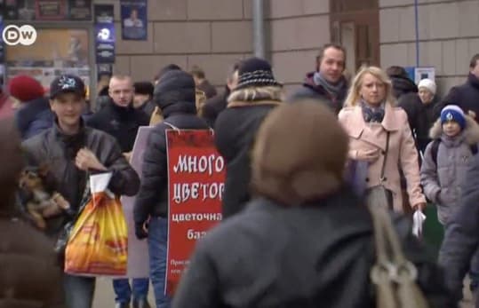 Deutsche Welle: rublio krachas – ar atšauks Vakarai sankcijas?