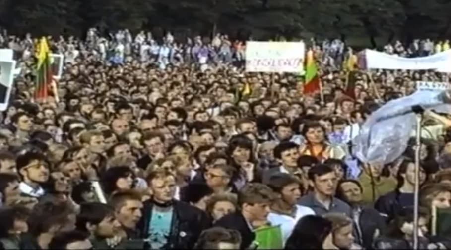 Sąjūdžio mitingas Gedimino aikštėje, Vilnius, 1988 m. birželio 24 d.