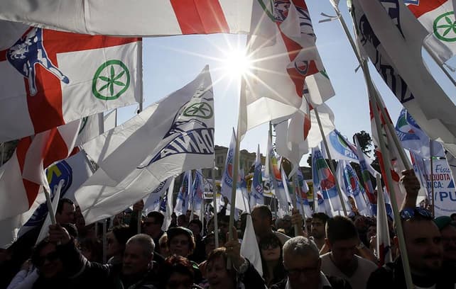 Roma: demonstrantai reikalauja premjero Matteo Renzi atsistatydinimo
