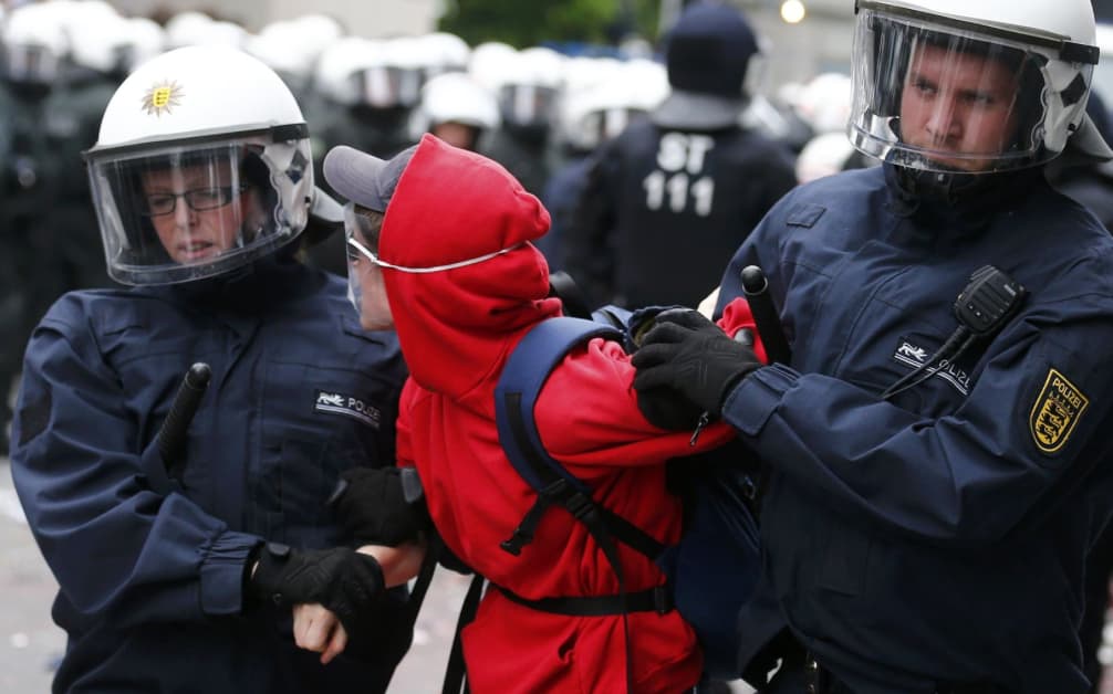 Deutsche Welle: smurtas Frankfurte – kapitalizmo kritikai nebekontroliuojami