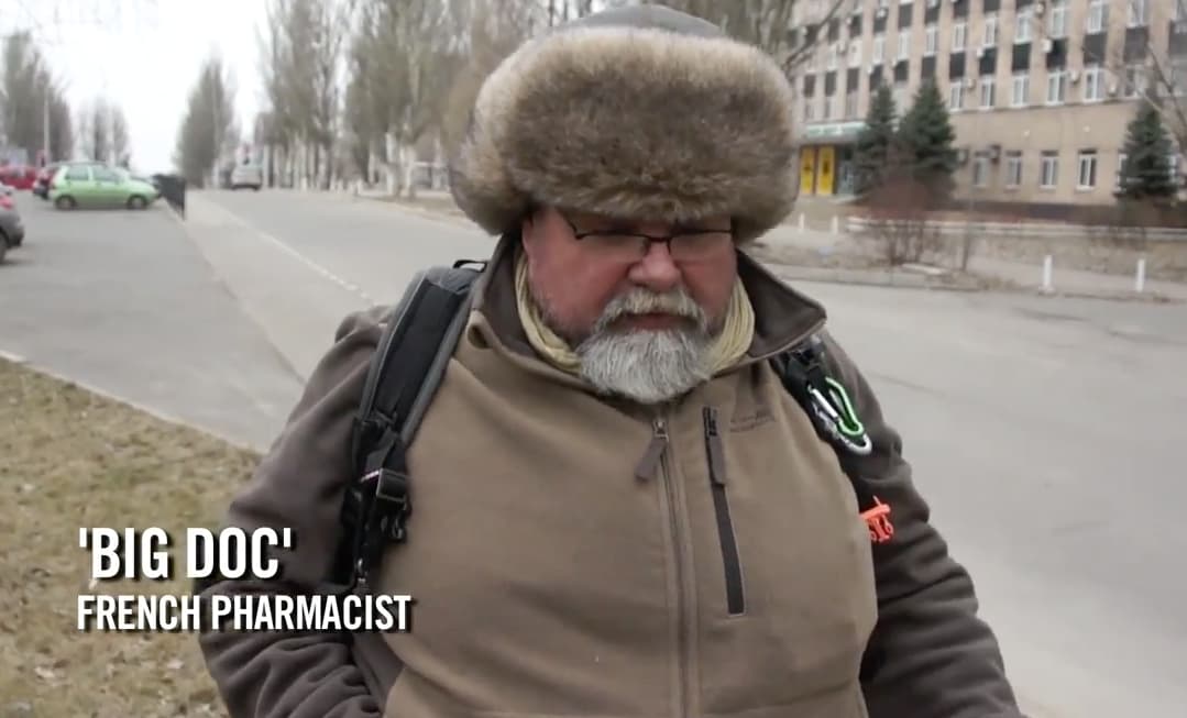 Savanoriai kovoja Ukrainoje (VICE News: rusiška ruletė)