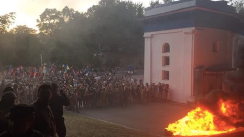 Kijevo centre skambėjo reikalavimai vyti gaują ir oficialiai pripažinti karą