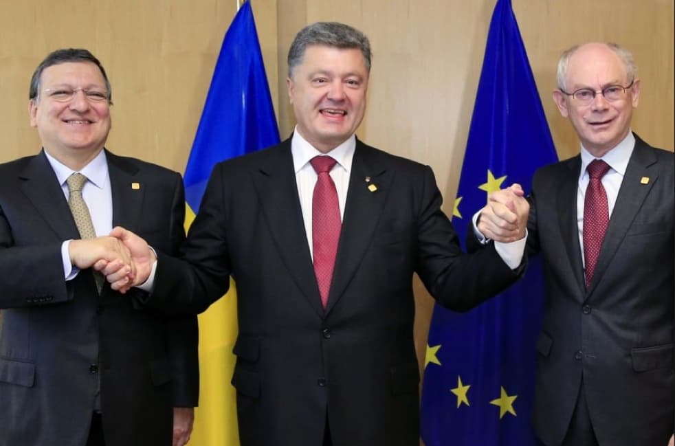 Petro Porošenka (viduryje).
