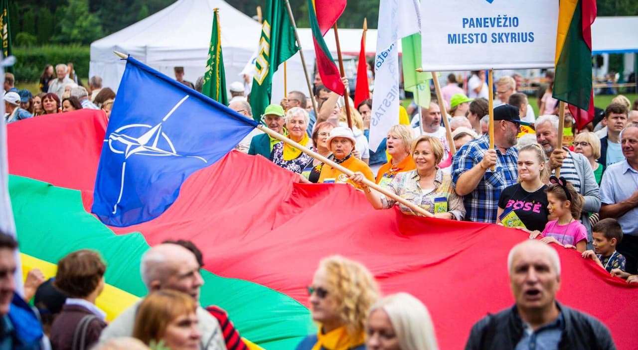 Visuomenė perspėta: Karbauskis yra Kremliaus projektas ir vykdo hibridinį karą prieš Lietuvą būtent Kremliaus metodais