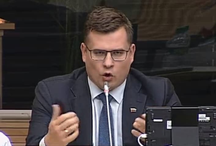 Seimo nario, atikonstitucininko Lauryno Kasčiūno propaganda. Dvi pilietybės ar „dviguba“ pilietybė?