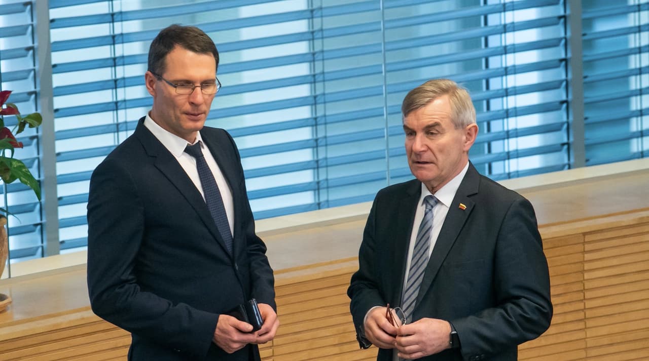 Teisingumo ministras Elvinas Jankevičius (kairėje). Nuotr. lrs.lt