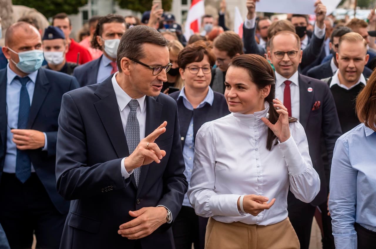 Lenkijos premjeras Mateusz Morawiecki ir Lietuvoje paskelbta Baltarusijos prezidente Svetlana Tichanovskaja.