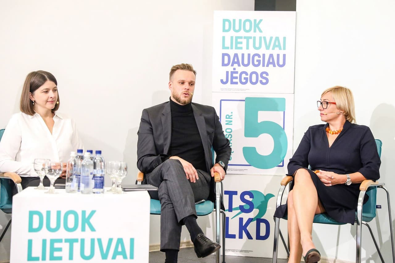 G. Skaistė (kairėje). Nuotr. facebook.com