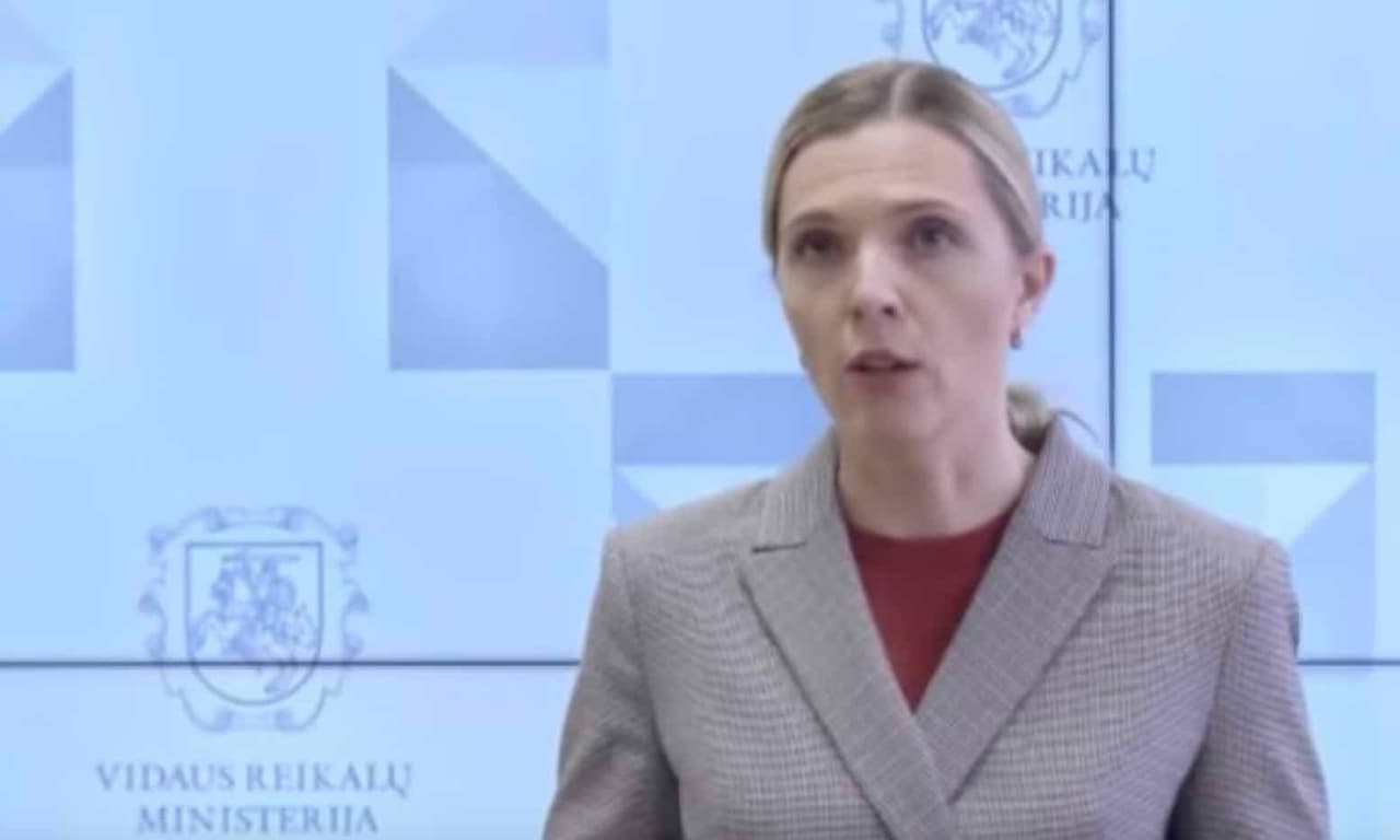 A. Bilotaitė nebuvo spėjus gauti į petį sustiprinamosios dozės vaistų, ministrę pakirto Covid-19 liga