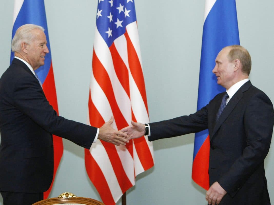Baidenas ir Putinas antrą kartą šį mėnesi kalbėsis saugumo klausimais