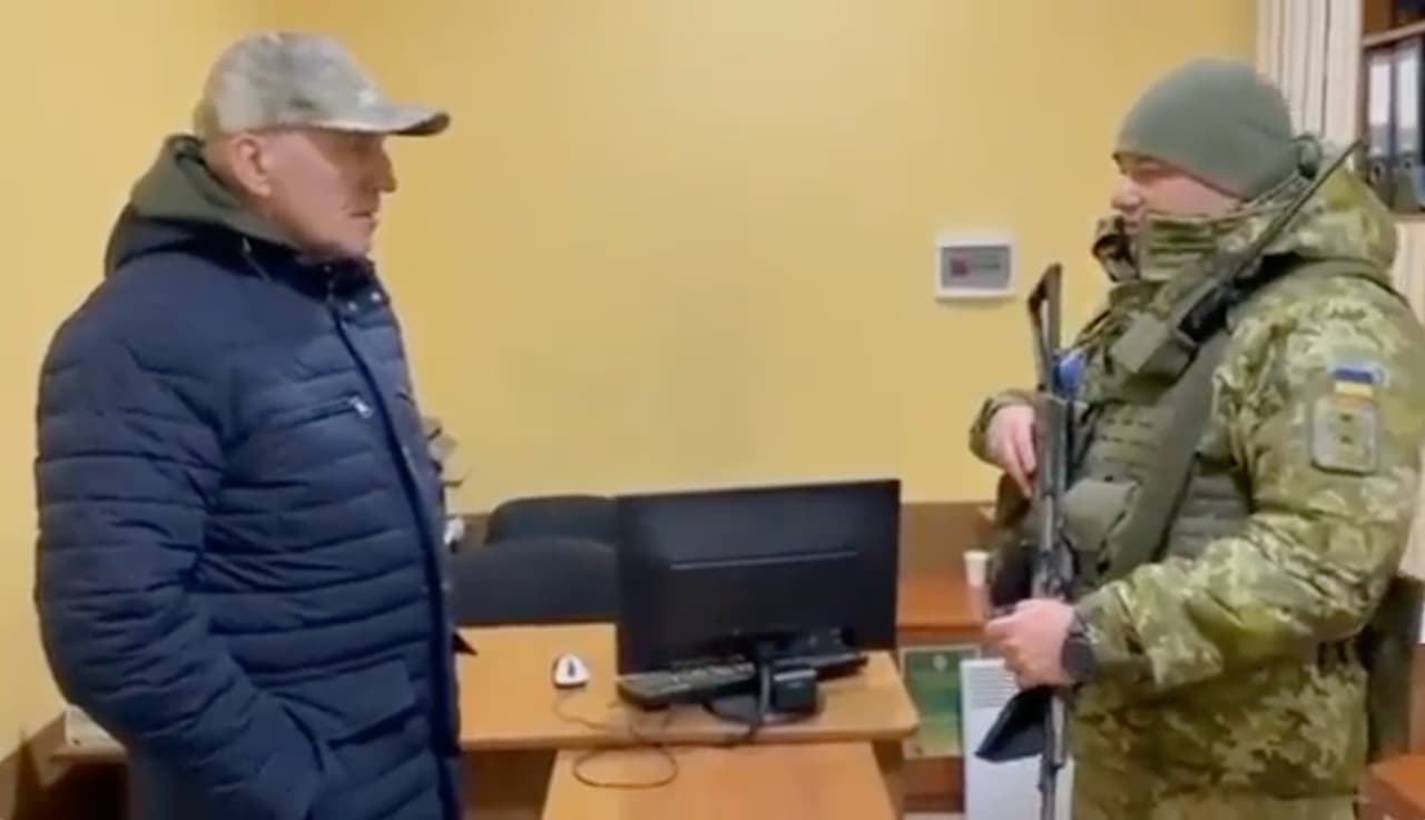 Baltarusijos ambasadoriui Ukrainoje pabandyta perduoti 30 sidabrinių