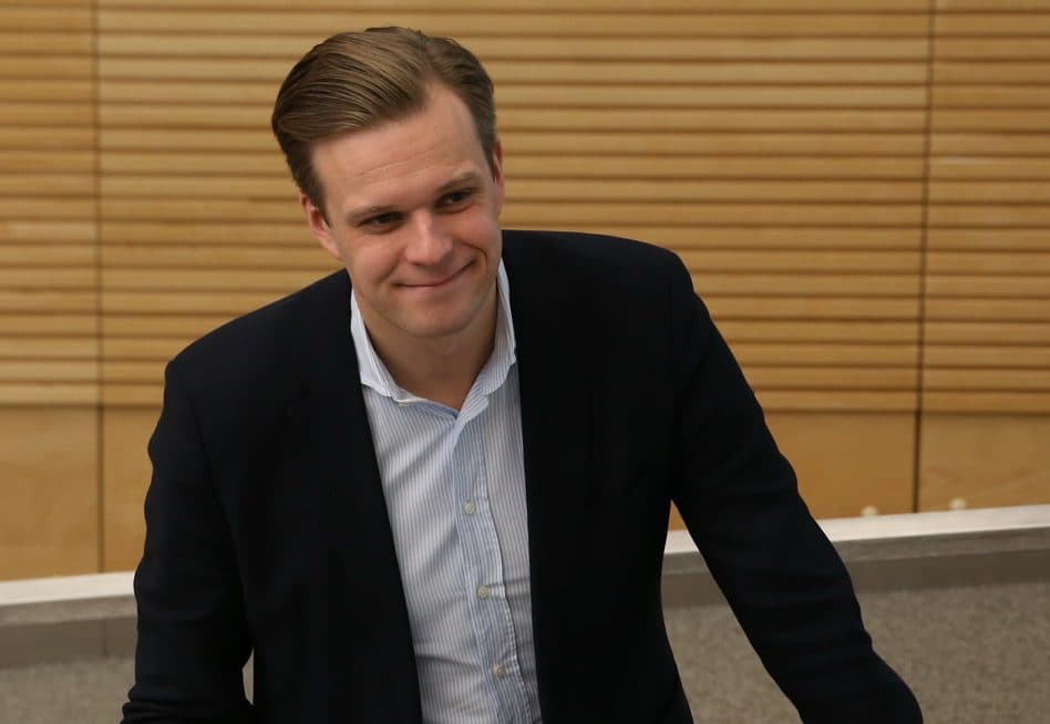G. Landsbergis ragina panaudoti Ukrainos vėliavą netinkamiems paminklams uždengti