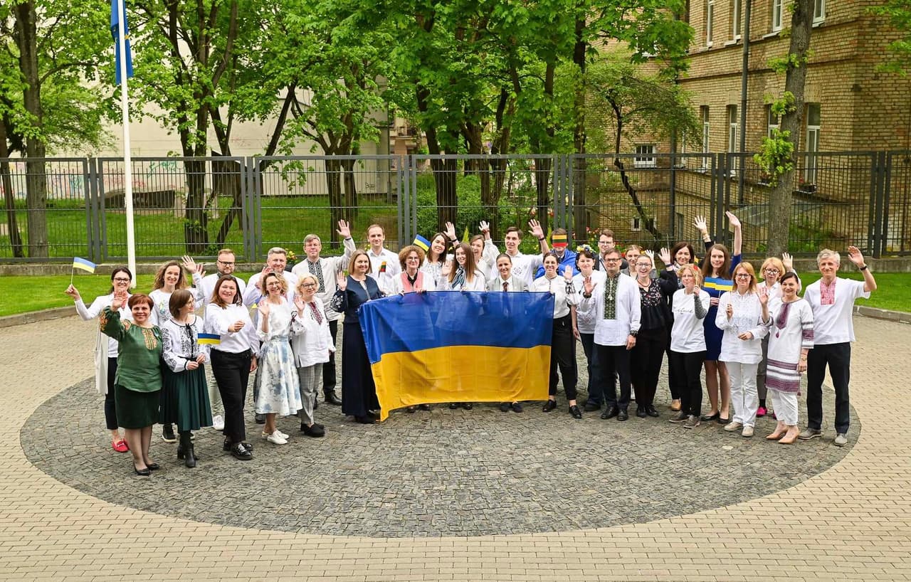 Lietuvos diplomatijos vadovo Gaberieliaus Landsbergio vadovaujamas Užsienio reikalų ministerijos kolektyvas. Nuotr. urm.lt