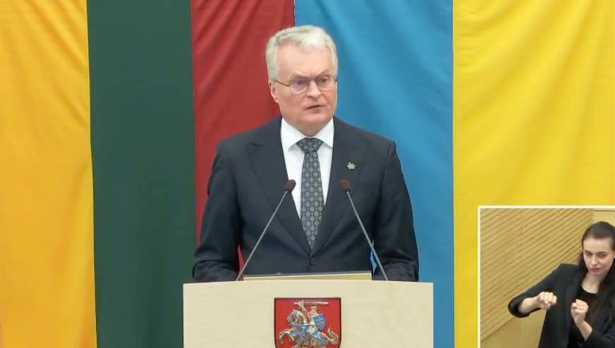 Penkiaspalvės fone Nausėda perskaitė metinį pranešimą