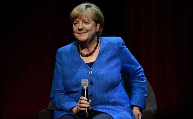 Merkel pranešė, kad pasirengusi padirbėti tarpininke tarp Rusijos ir Ukrainos