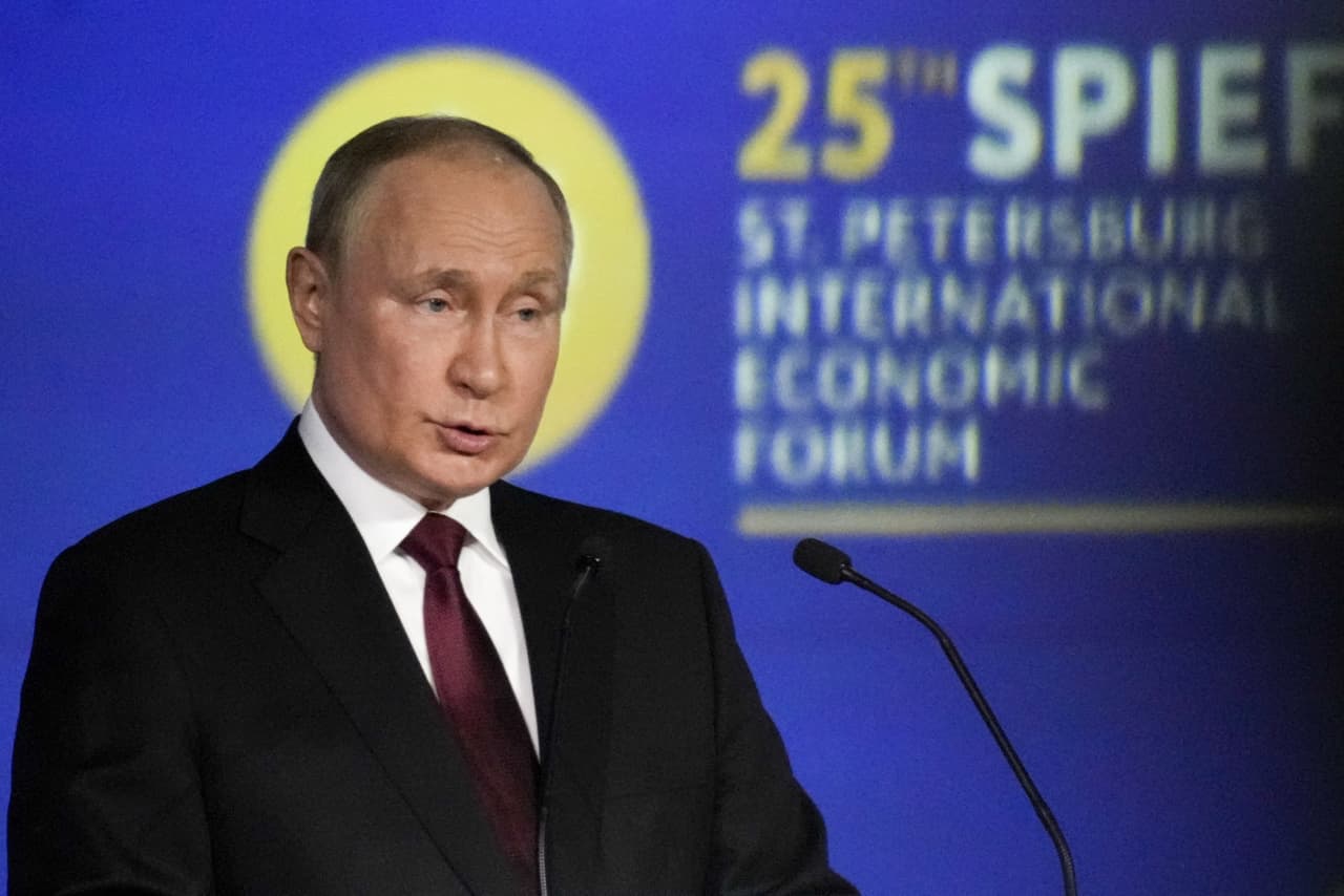 Visa Putino kalba, pasakyta Sankt Peterburgo tarptautiniame ekonomikos forume