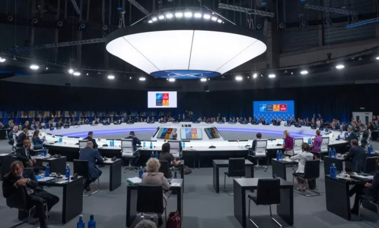 Madride susirinkę NATO valstybių lyderiai pasitarę sutarė, kad Rusija kelia tiesioginę grėsmę
