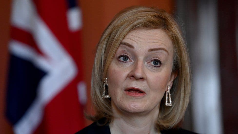 Perpuvusio Vakarų supuvimo pavyzdys (kaip atrodo politiniai URODAI)