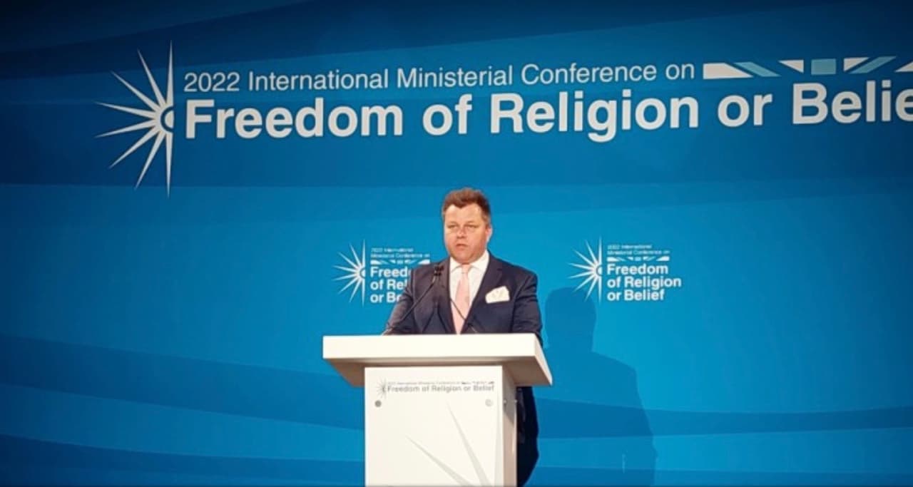 Londone driokstelėjo Adomėnas: tironiški režimai bijo religijos