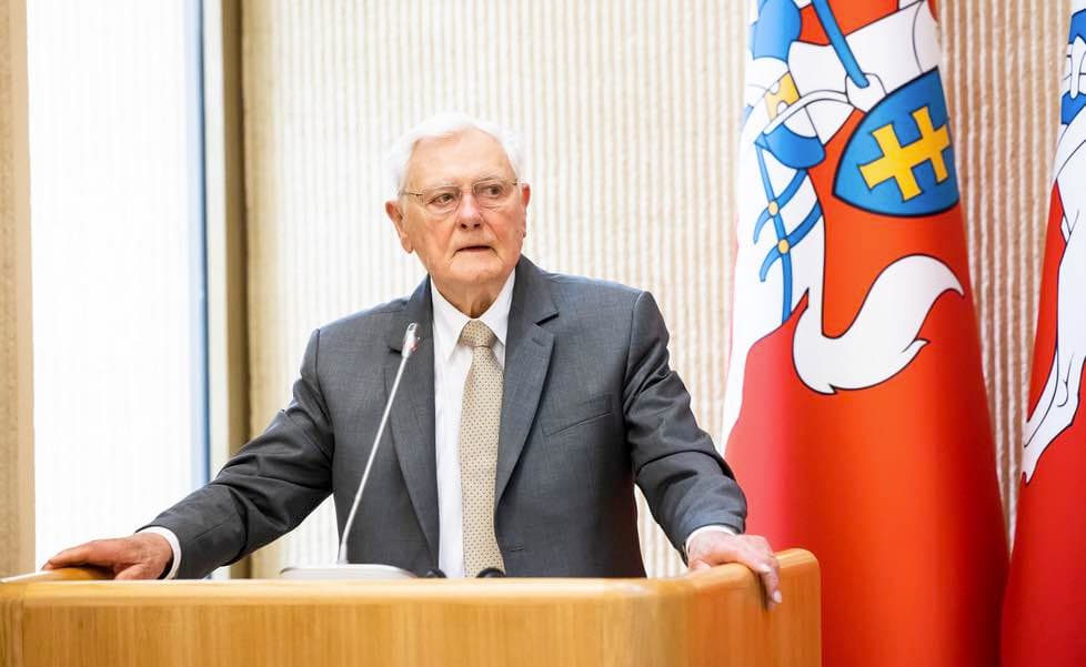 Adamkus perspėjo, kad greitai karas su Rusija gali vykti ir Europos sostinėse